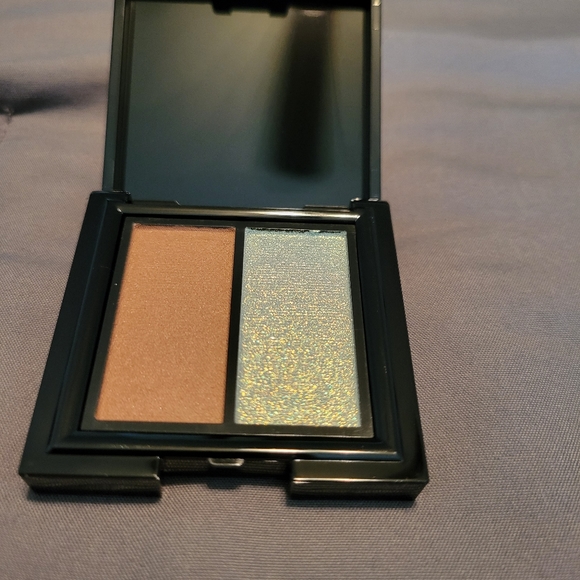 Eleman Beauty Eyeshadow Pallet - Picture 2 of 3